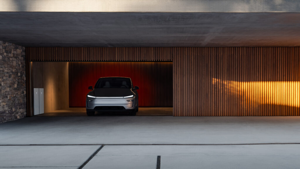 Tesla Powerwall 3 with solar panels